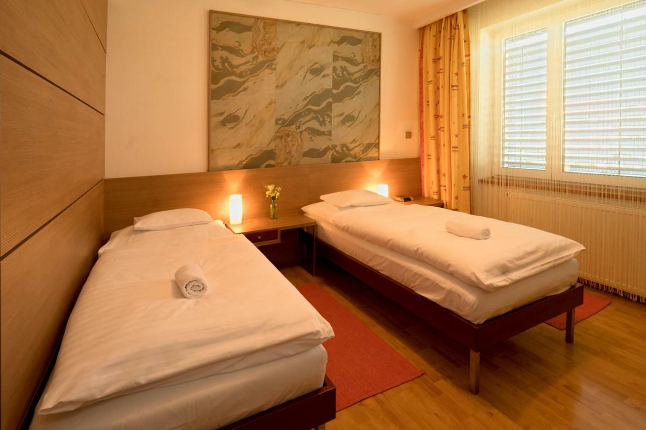Hotel Bartos Frenštát pod Radhoštěm Bagian luar foto