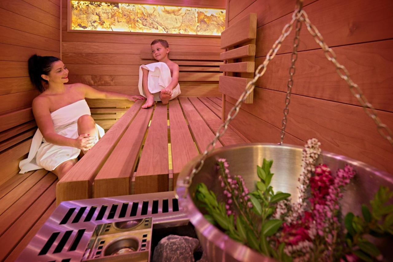 Hotel Bartos Frenštát pod Radhoštěm Bagian luar foto